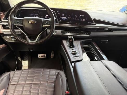 Certified 2024 Cadillac Escalade Premium Luxury Platinum w/ Heavy-Duty Trailer Package AWD/4WD image 25