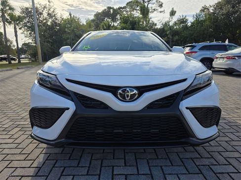 Used 2022 Toyota Camry SE image 2
