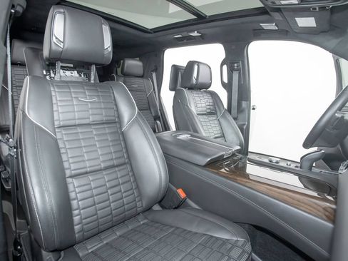 Used 2022 Cadillac Escalade Sport Platinum w/ Heavy-Duty Trailer Package AWD/4WD image 53