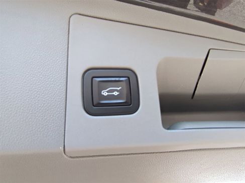 Certified 2018 Cadillac XT5 Luxury w/ Driver Awareness Package image 27