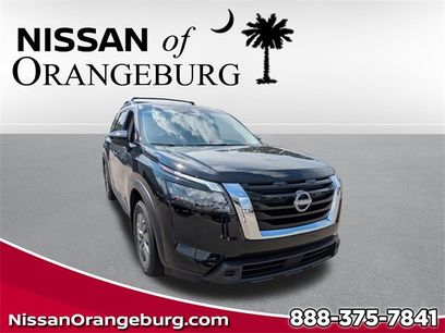 New 2025 Nissan Pathfinder SV w/ SV Premium Package