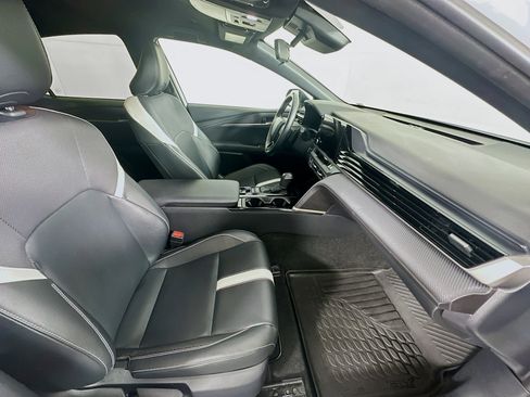 Used 2025 Toyota Camry SE image 29