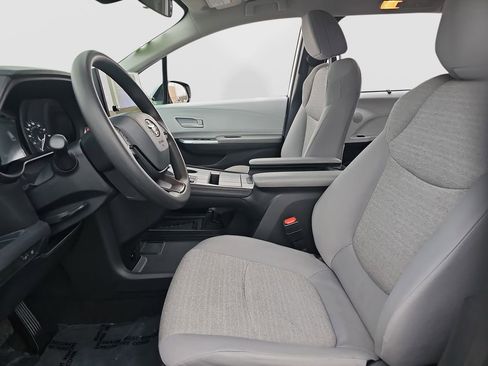 Certified 2025 Toyota Sienna LE image 16