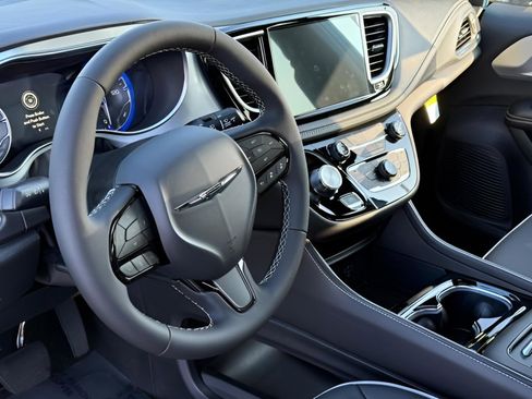 New 2026 Chrysler Pacifica Limited w/ S Appearance Package image 21