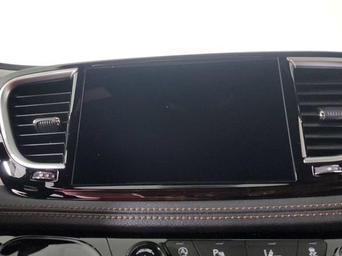 New 2026 Chrysler Pacifica Pinnacle FWD image 21