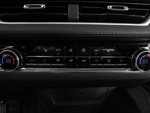 New 2026 Chevrolet Equinox LT w/ Convenience Package II FWD image 8