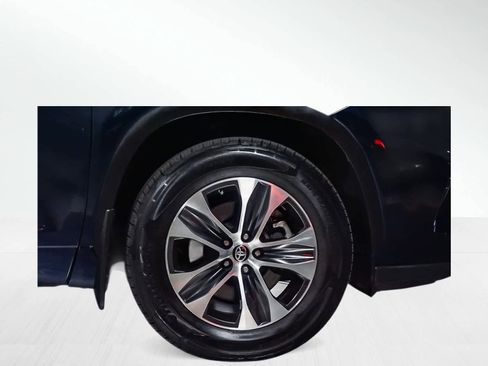 Used 2020 Toyota Highlander XLE image 7