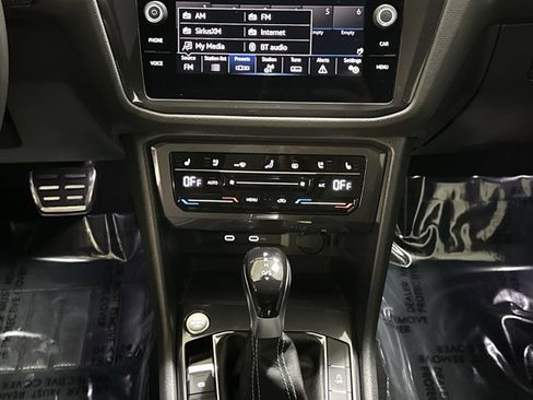 Certified 2023 Volkswagen Tiguan SEL R-Line image 33