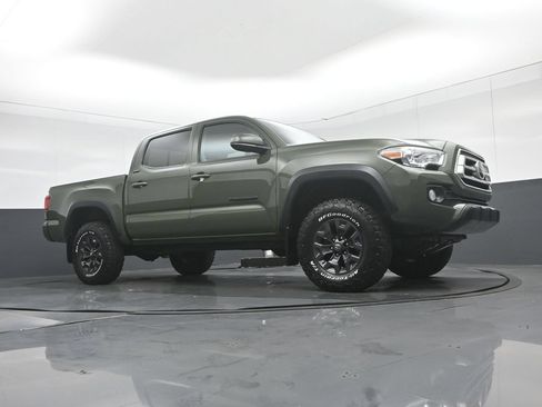 Used 2021 Toyota Tacoma SR5 w/ Trail Edition AWD/4WD image 52