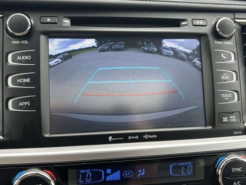 Used 2018 Toyota Highlander XLE AWD/4WD image 24