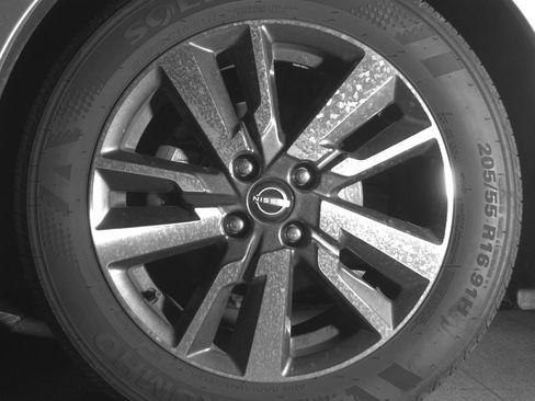 Used 2025 Nissan Versa SV image 12