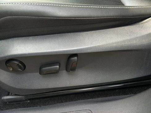Used 2024 Volkswagen Tiguan SE FWD image 17