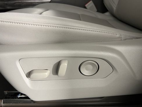 Used 2025 Chevrolet Silverado 3500 LTZ w/ LTZ Convenience Package image 23