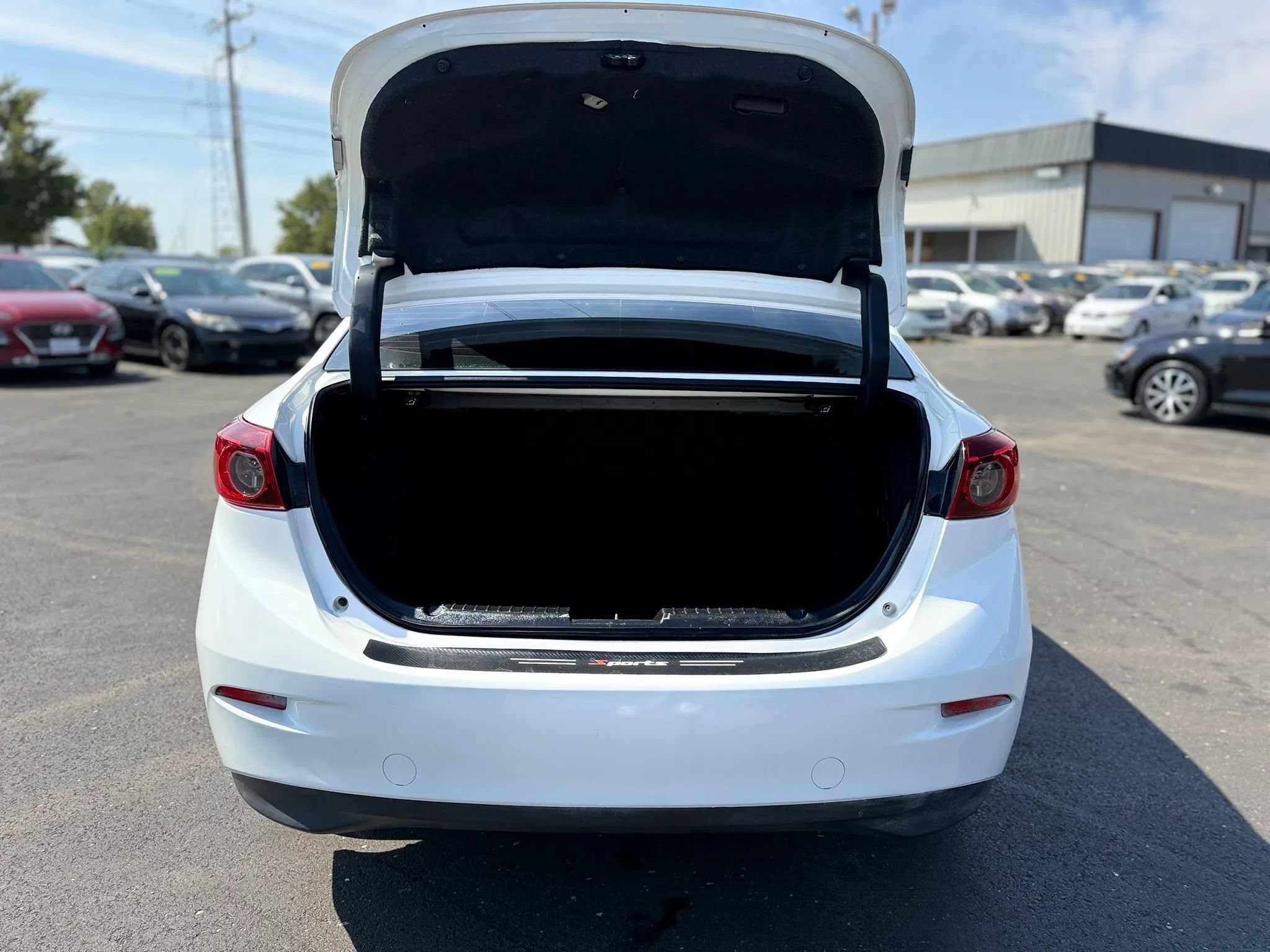 Used 2016 MAZDA MAZDA3 i Sport w/ Preferred Equipment Package FWD image 31