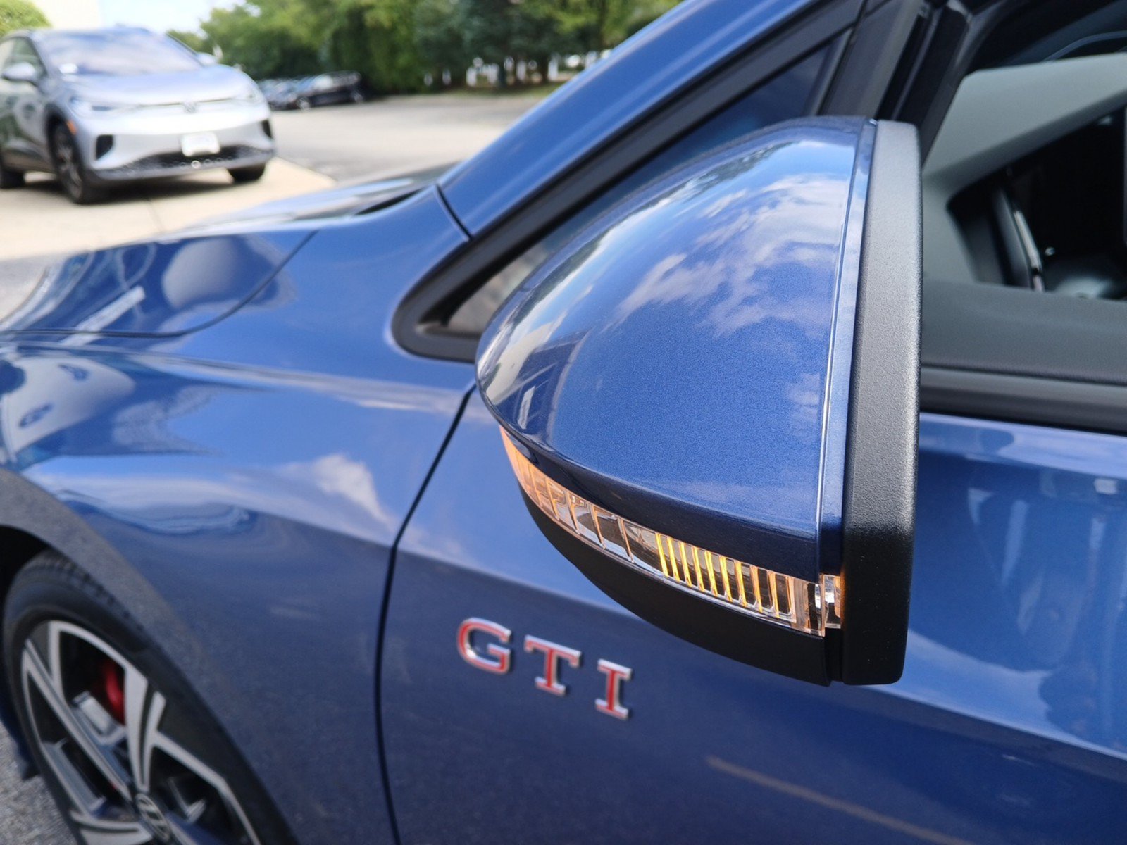 Used 2025 Volkswagen GTI SE FWD image 25