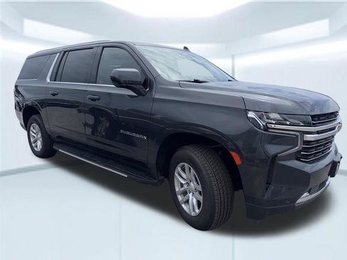 Used 2022 Chevrolet Suburban LT AWD/4WD image 4