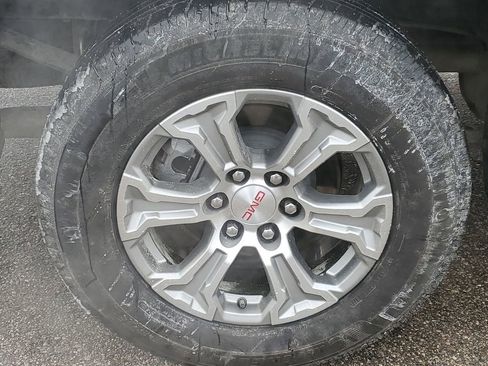 Certified 2025 GMC Sierra 1500 SLT image 33