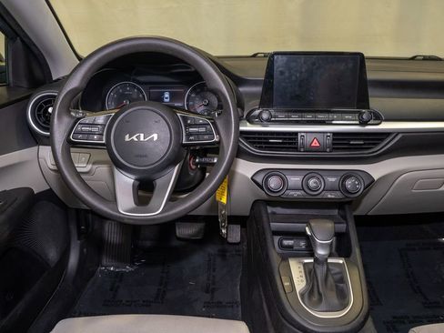 Used 2023 Kia Forte LXS w/ LXS Technology Package image 2