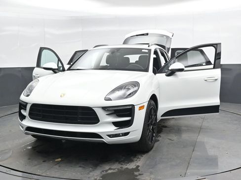 Used 2018 Porsche Macan GTS w/ Premium Package Plus image 48