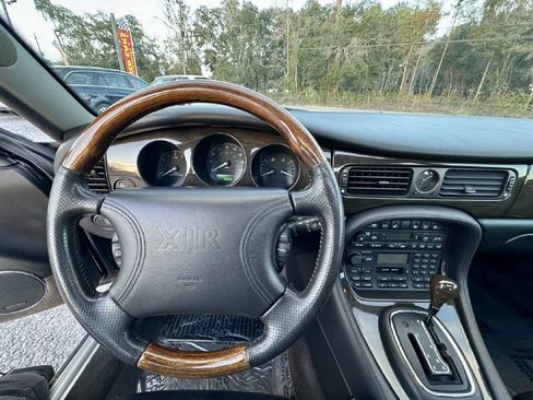 Used 1998 Jaguar XJ8 image 17