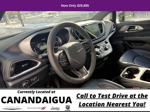 Used 2023 Chrysler Pacifica Touring-L w/ S Appearance Package image 14