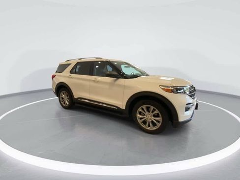 Used 2020 Ford Explorer XLT w/ Equipment Group 202A AWD/4WD image 2