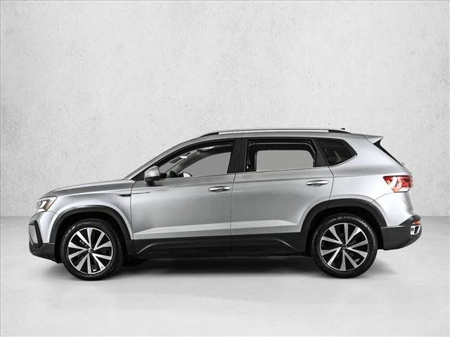 Used 2023 Volkswagen Taos SE w/ Panoramic Sunroof Package AWD/4WD image 9