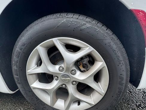 Used 2020 Chrysler Pacifica Touring-L image 8