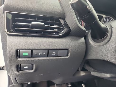 Used 2022 Nissan Sentra SR w/ SR Premium Package FWD image 27