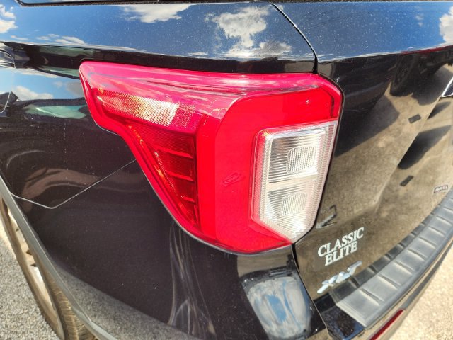Used 2023 Ford Explorer XLT w/ Equipment Group 202A RWD image 8