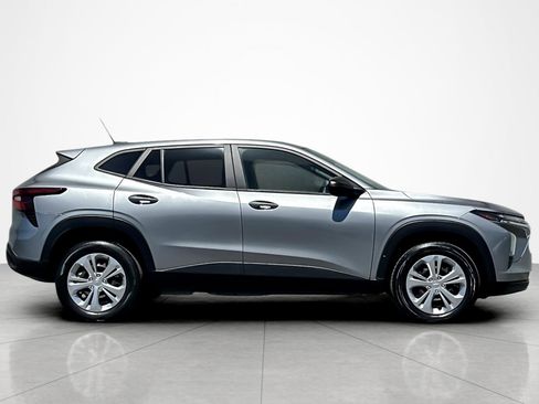 Used 2024 Chevrolet Trax LS w/ Driver Confidence Package image 6