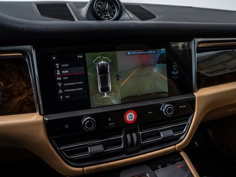 New 2026 Porsche Macan image 18