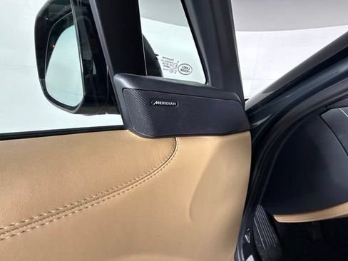 Used 2025 Land Rover Range Rover SE AWD/4WD image 14