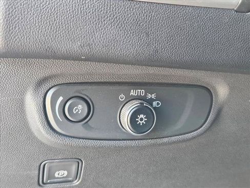 Used 2021 GMC Terrain SLE w/ Driver Convenience Package FWD image 23