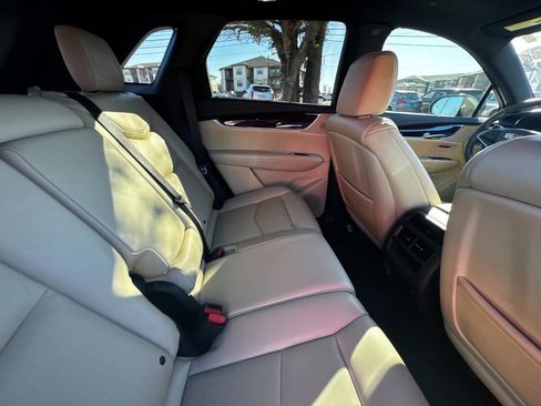 Used 2017 Cadillac XT5 Luxury w/ Driver Awareness Package image 38