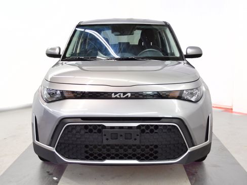 Used 2025 Kia Soul LX w/ LX Technology Package FWD image 3