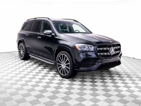 Used 2022 Mercedes-Benz GLS 450 4MATIC w/ AMG Line Exterior image 9