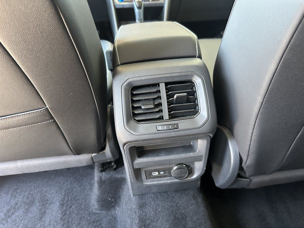 Used 2022 Volkswagen Tiguan SE w/ Panoramic Sunroof Package AWD/4WD image 35