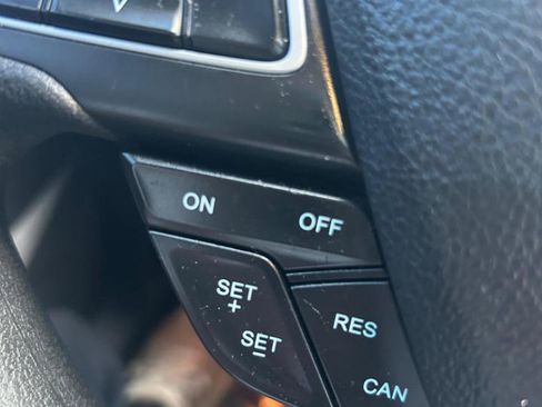 Used 2018 Ford Escape SE image 30