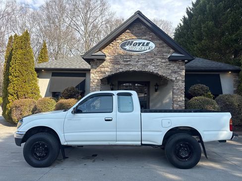 Used 1997 Toyota Tacoma 4x4 Xtracab V6 image 1