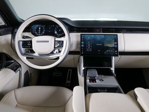 Used 2025 Land Rover Range Rover Long Wheelbase Autobiography AWD/4WD image 10