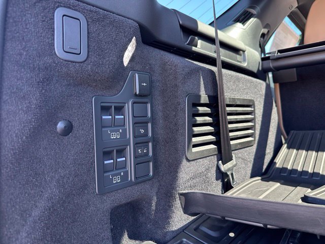 New 2026 Land Rover Discovery Limited Edition AWD/4WD image 22