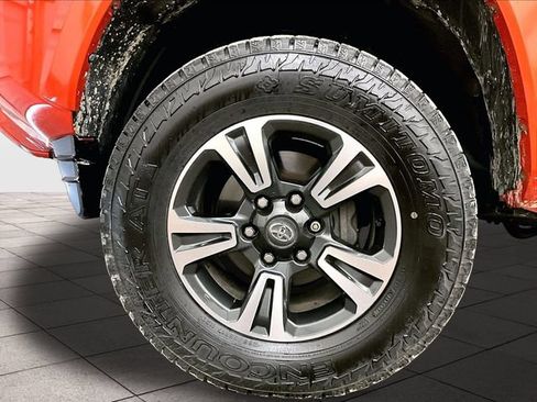 Used 2017 Toyota Tacoma TRD Sport w/ Tow Package (A/T) AWD/4WD image 8
