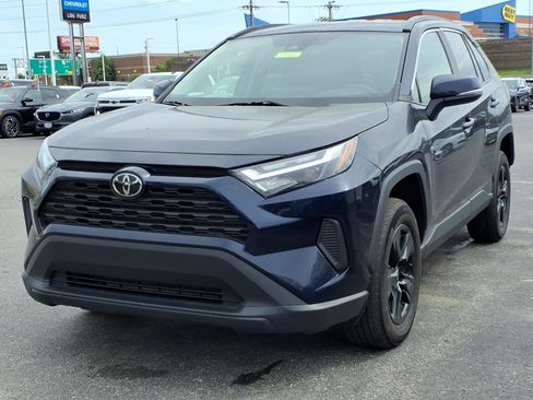 Used 2024 Toyota RAV4 XLE AWD/4WD image 2