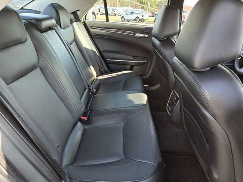 Used 2018 Chrysler 300 Limited w/ Safetytec Plus Group image 17