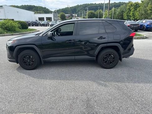 Used 2024 Toyota RAV4 LE AWD/4WD image 5