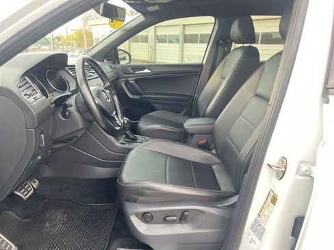 Used 2020 Volkswagen Tiguan SE R-Line AWD/4WD image 18