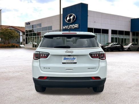 Used 2022 Jeep Compass Sport image 4