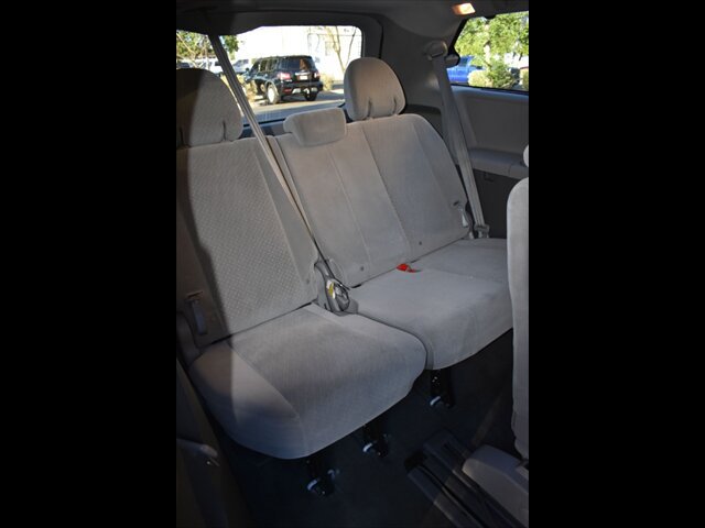 Used 2017 Toyota Sienna LE FWD image 27