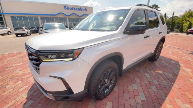 Certified 2024 Honda Pilot TrailSport image 5